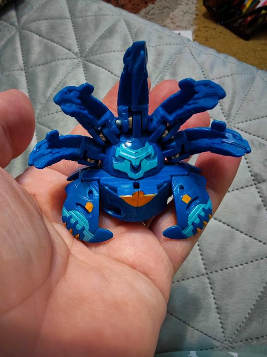 Bakugani de vânzare