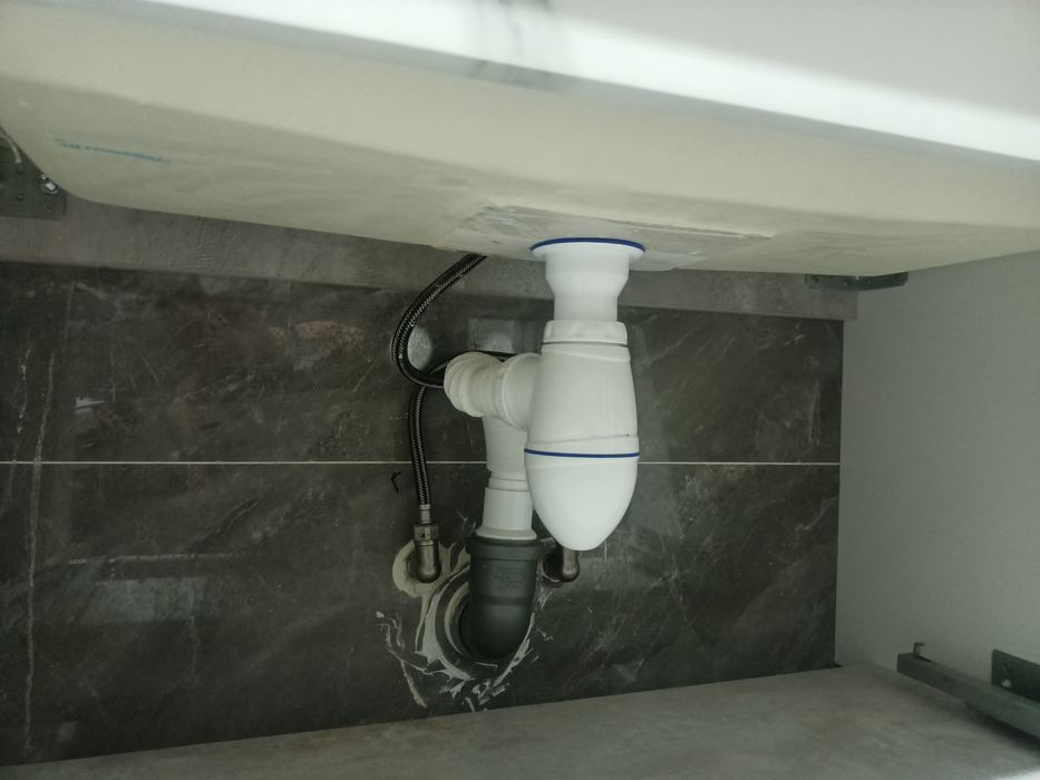 Продам раковину с сифоном