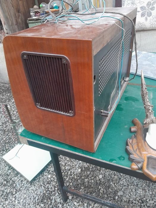 Vând radio vechi  cu lămpi