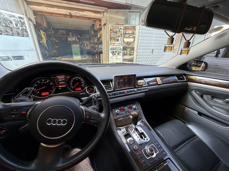 Audi a8  4.2 бензин 2004 година