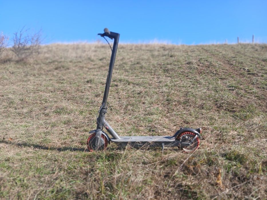 Vând trotinete electrică Xiaomi Pro 2