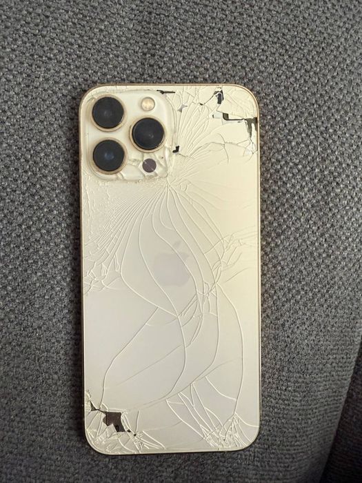 Продавам iPhone 12 Pro Max