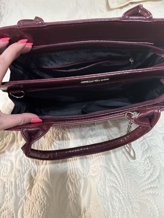 Дамска чанта цвят бордо