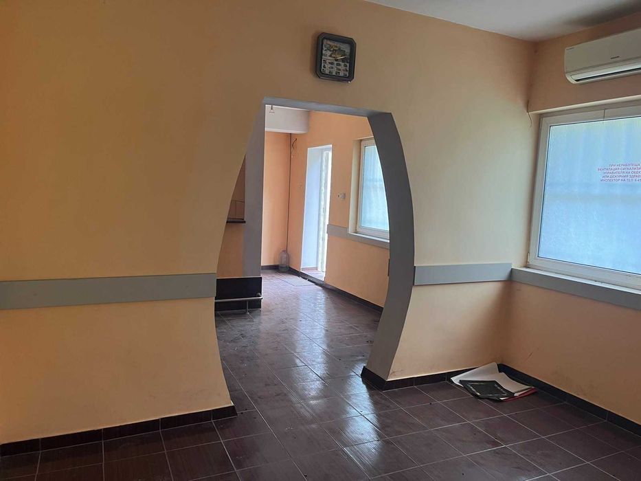 Дава се под наем Магазин в Търговище, Запад 3 - 55 кв.м за 198.9 € - Снимка #2