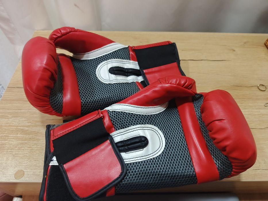 Перчатки для бокса