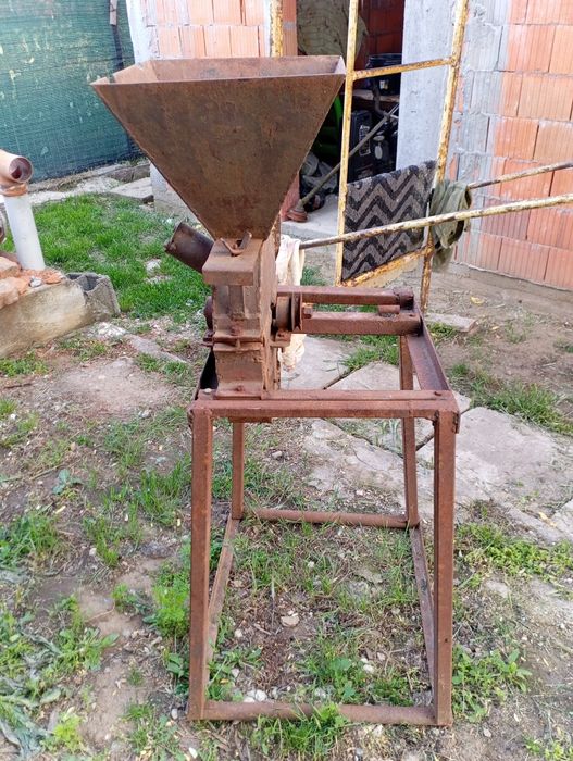 Moara de măcinat porumb