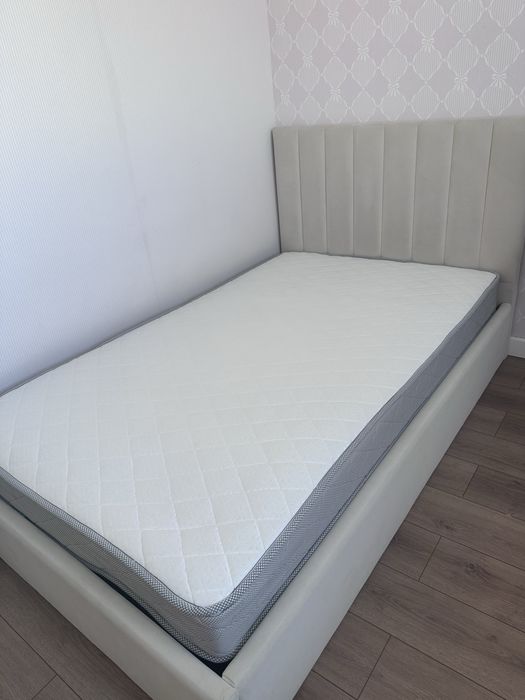 Детская кровать с матрацем