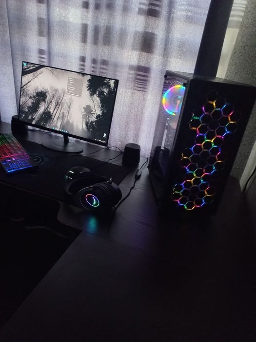 Комплект геймера[Пк+Столы+Геймпад+Наушники+Колонки+Мышка+Монитор]