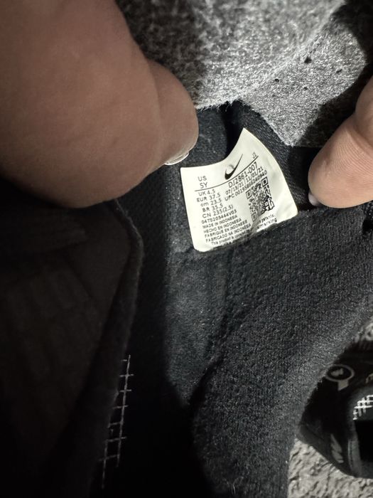 Adidasi Nike fotbal marimea 37.5