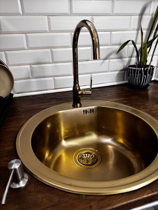 Мивка за кухня и смесител