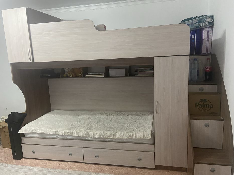 Двухэтажная кровать
