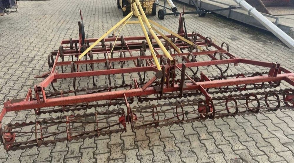 Combinator cultivator agricol