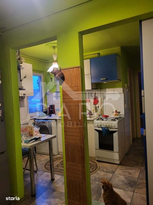 Vând apartament cu 3 camere în Dambu
