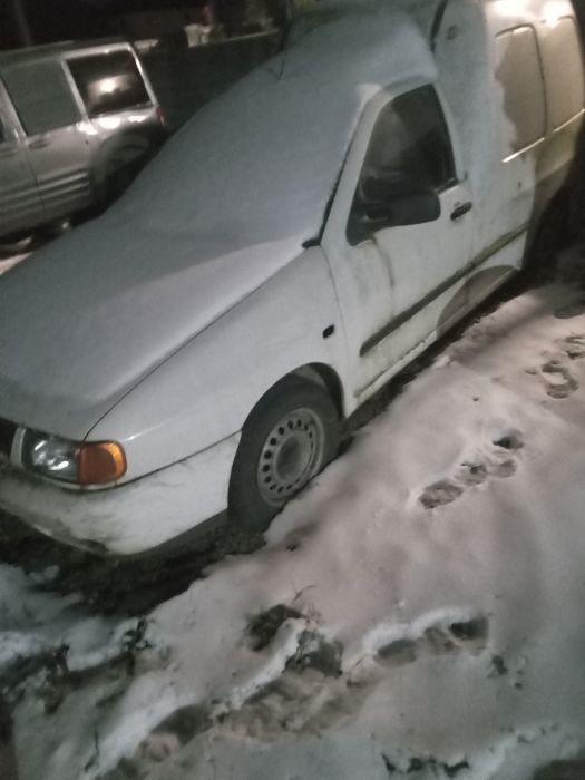 Vand sau dezmembrez forduri si vw