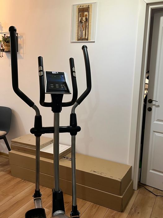 Crosstrainer profesional STAMM Bodyfit Octans 7000