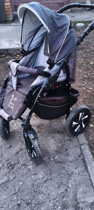 Продам две коляски недорого