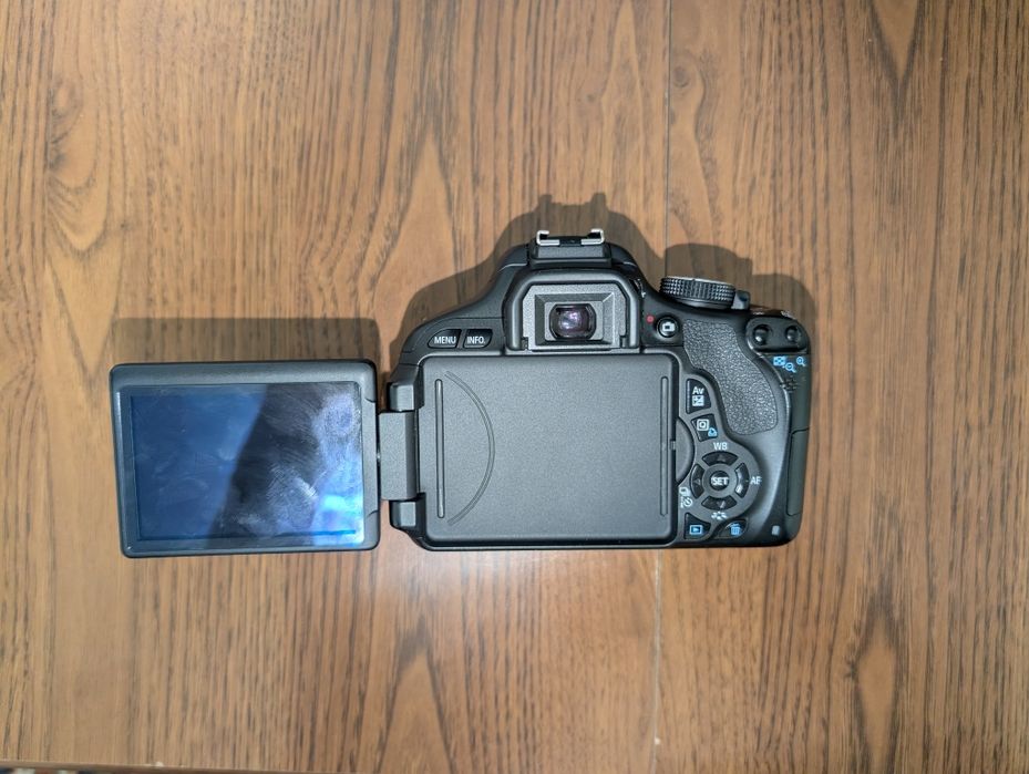 Canon 600d + EF-S 18-55 IS II