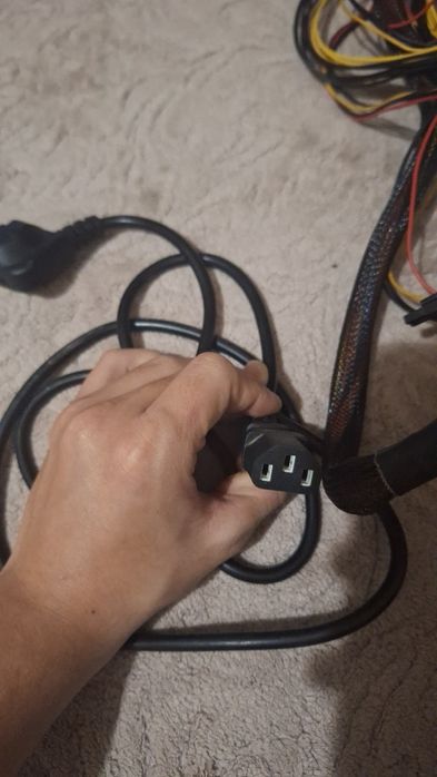 Захранване 600W white