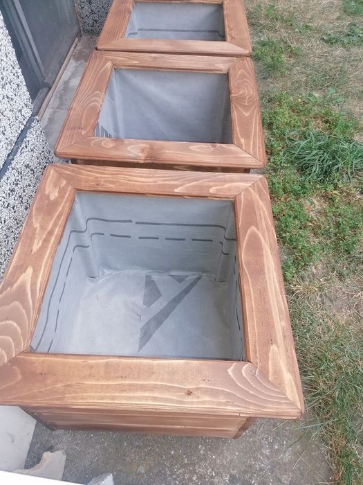 Дървени високи саксии