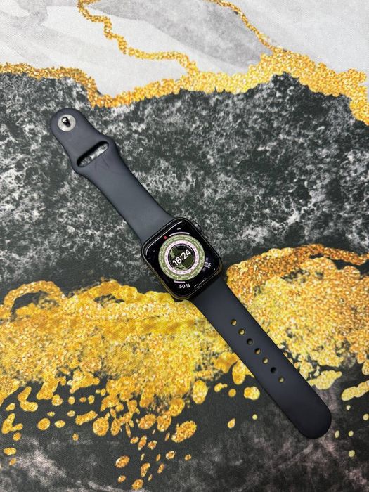 Продам Apple Watch SE 40mm