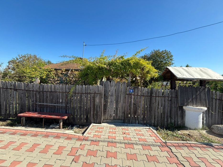 Vand casă locuibila