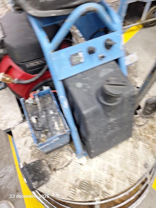 Vând șlefuitor de beton