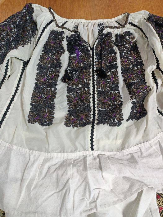 Costum popular vechi.