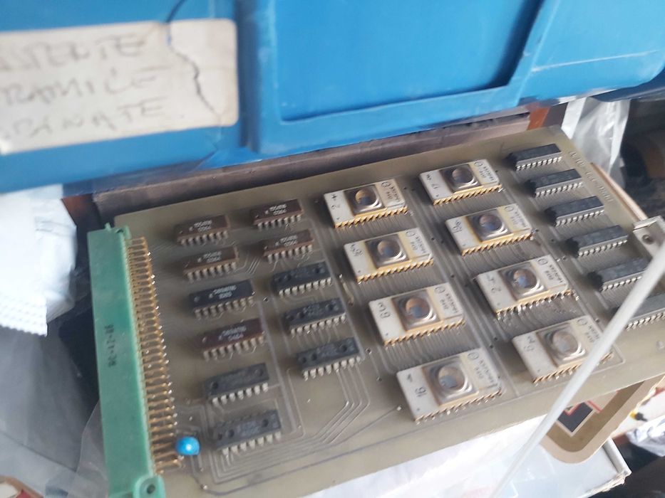 Memorii Eeprom industriale pt folosinta sau reciclare (contin aur)