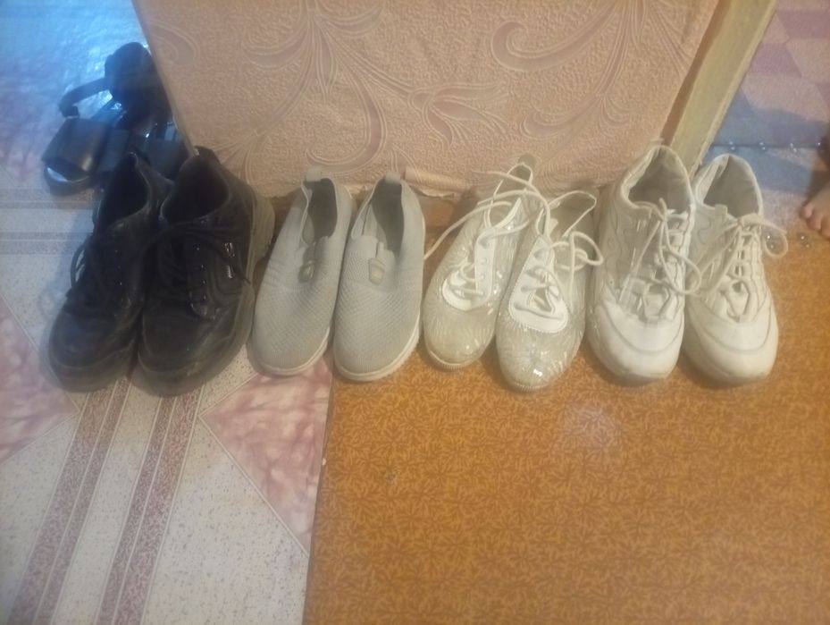 Отдам бесплатно обувь