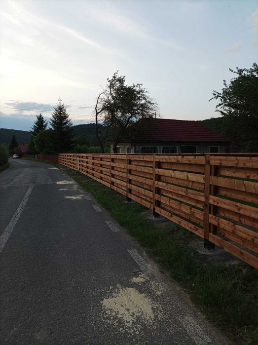 Cherestea si grinzi rasinoase rindeluite si impregnate cu tanatone