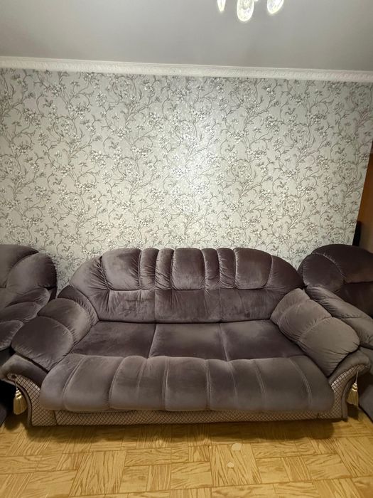 Раскладной диван и два кресла