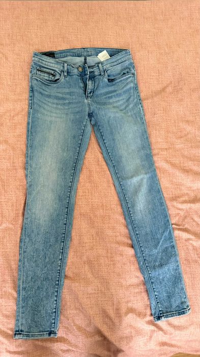 Розова риза с пера, дънки Calvin Klein