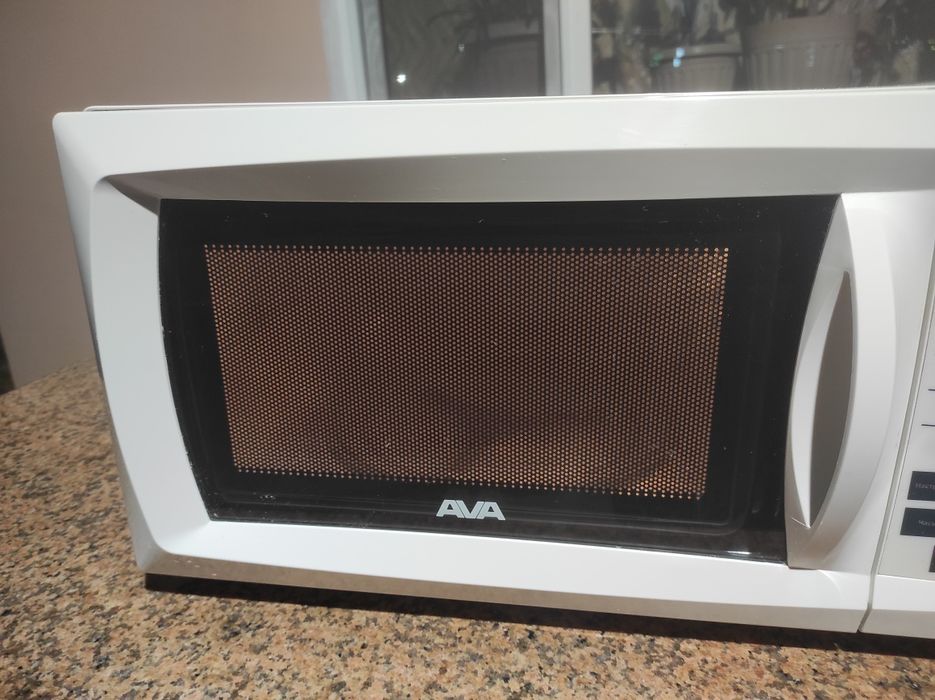 Продам микроволновую печь AVA