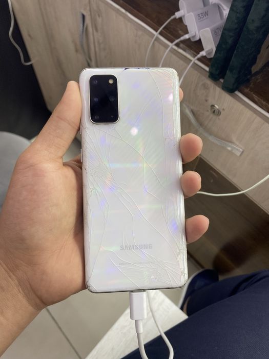 Samsung S 20 plus 12/256.