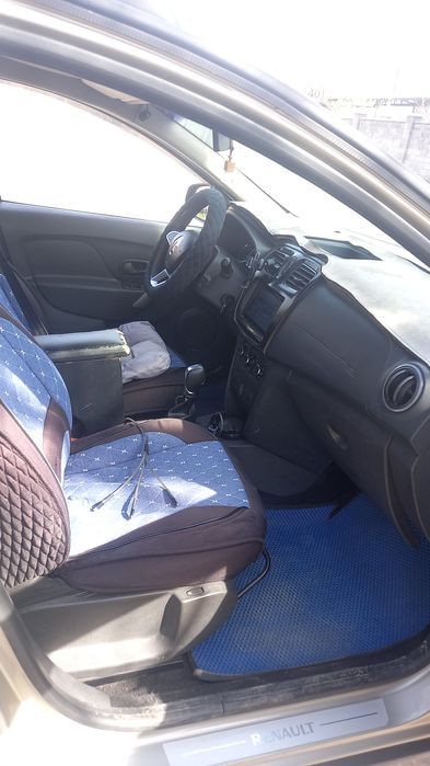 Продам срочно машина Renault Sandero