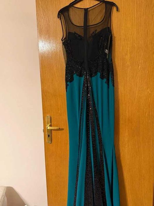 Rochie superba cu paiete si trena