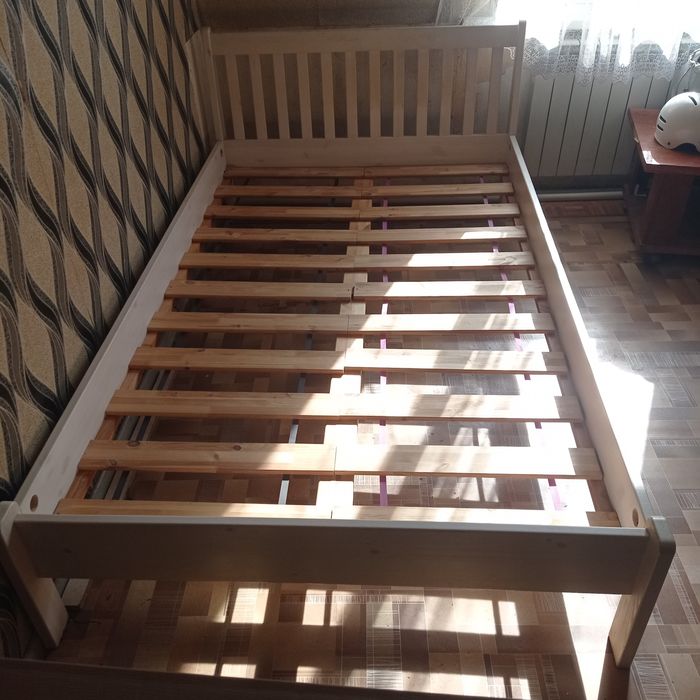 Продам кровать полуторка