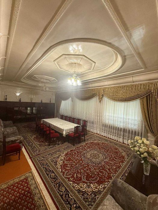 Gilamsaroy to`yxonani orqasida fayzli xovli sotiladi.