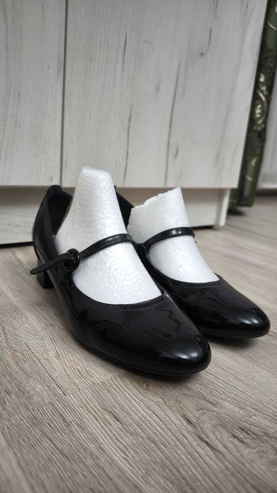 Черные женские туфли