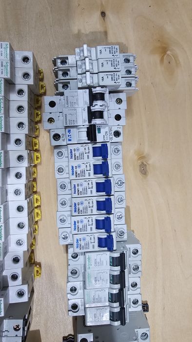 37 Sigurante / disjunctori / brackeri diverse valori vizibile in foto