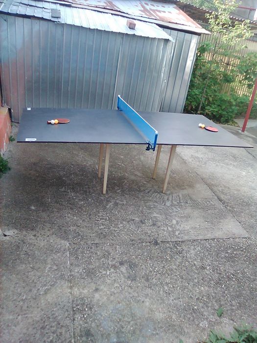 Masă de tenis artizanală