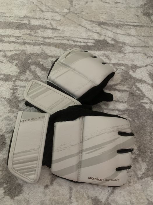 Боксови ръкавици Decathlon OutShock