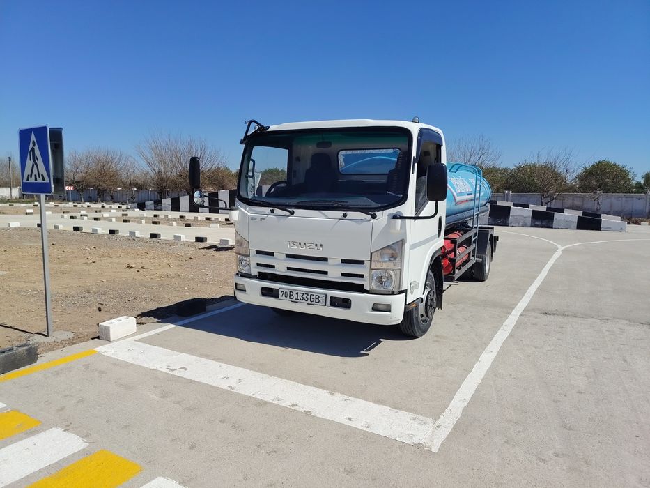 Isuzi avtobusda terilgan