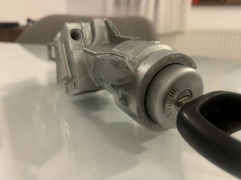 contact ford C MAX seria 3M51-3F880-AC.