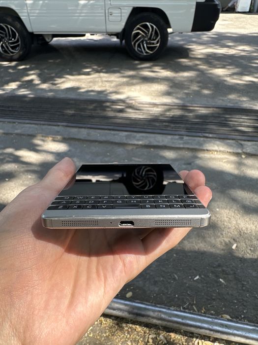 BlackBerry Passport Silver Edition продаётся