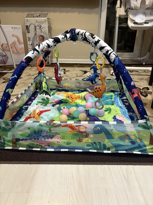 Бебешка активна гимнастика с 18 пластмасови топки Kikka Boo