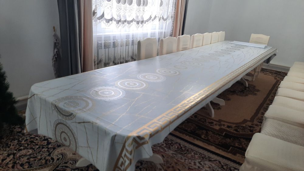 Стол гостевой белого цвета