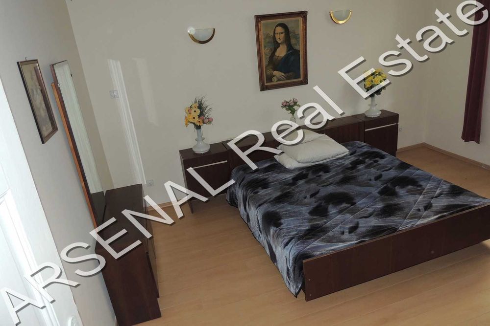 Дава се под наем Тристаен апартамент в София, Център - 106 кв.м за 700 € - Снимка #1