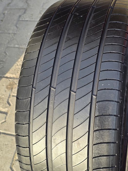 235 40 18 Michelin
