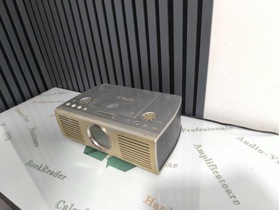 CD Receiver TEAC SX, cu radio FM, intrare AUX si iesire casti